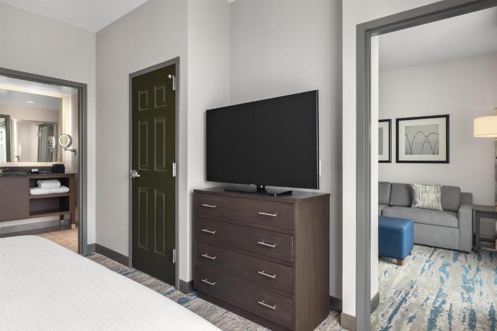 Embassy Suites Charlotte/Ayrsley photo