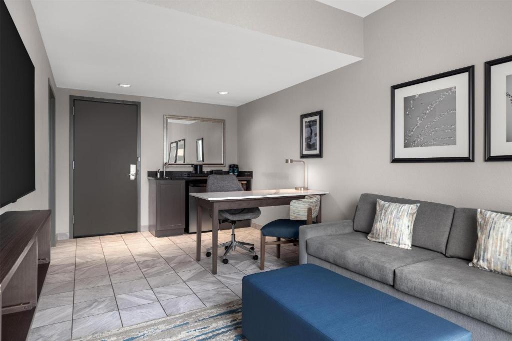 Embassy Suites Charlotte/Ayrsley photo