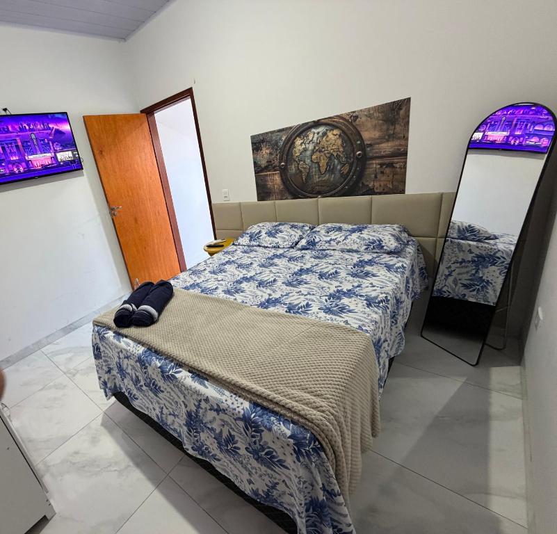 a bedroom with a bed in a room at VivaVida Bounganvilli 02 in Sinop