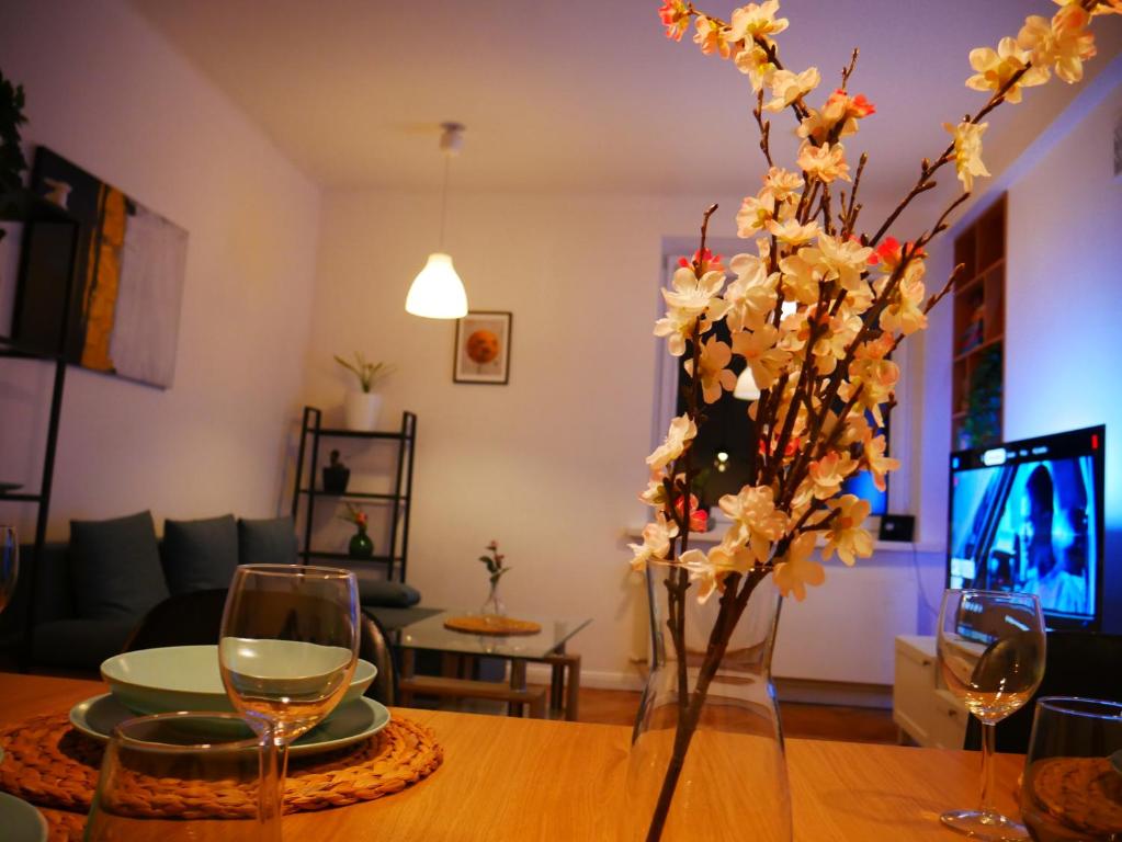 a living room with a table with two glasses of wine at Spacious 3 room apartment in center perfect for family or a group of friends in Warsaw