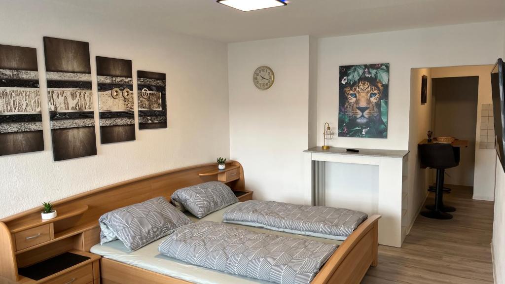 a bedroom with a bed in a room at Ferienwohnung Safran 2 in Konz