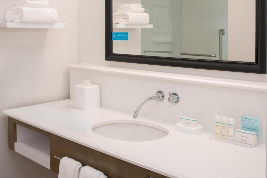 Hampton Inn And Suites By Hilton Portland-Pearl District photo