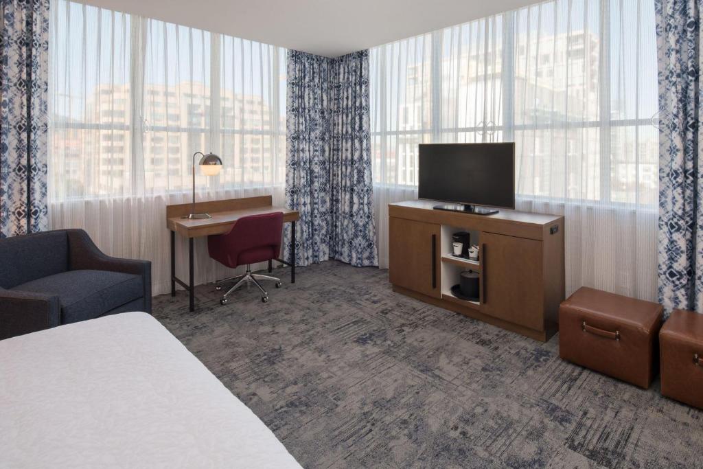 Hampton Inn And Suites By Hilton Portland-Pearl District photo