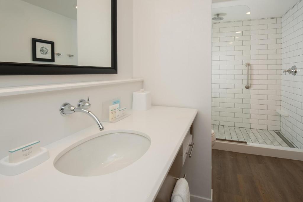 Hampton Inn And Suites By Hilton Portland-Pearl District photo