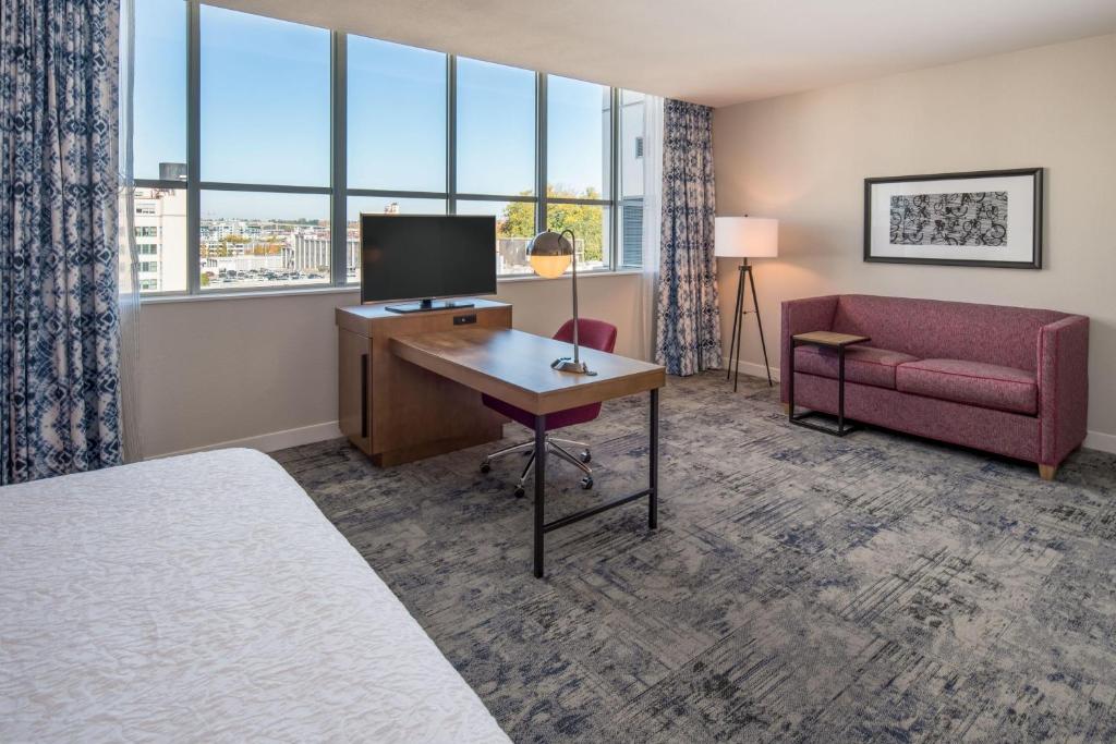 Hampton Inn And Suites By Hilton Portland-Pearl District photo