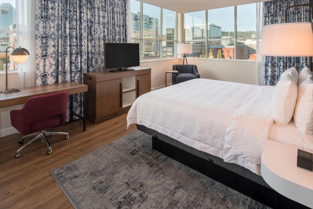 Hampton Inn And Suites By Hilton Portland-Pearl District photo