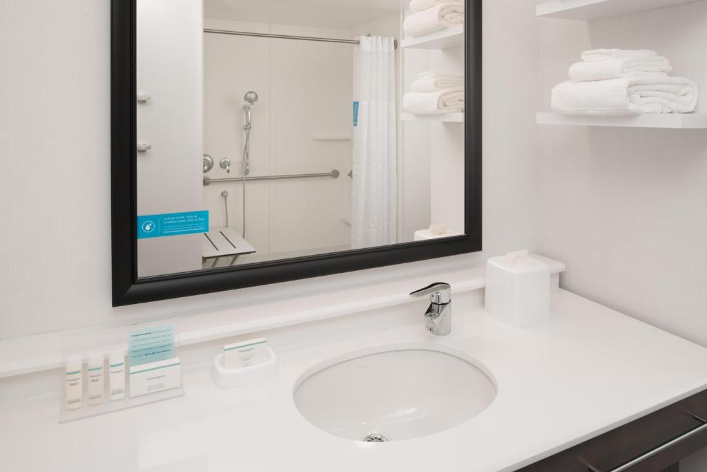 Hampton Inn And Suites By Hilton Portland-Pearl District photo