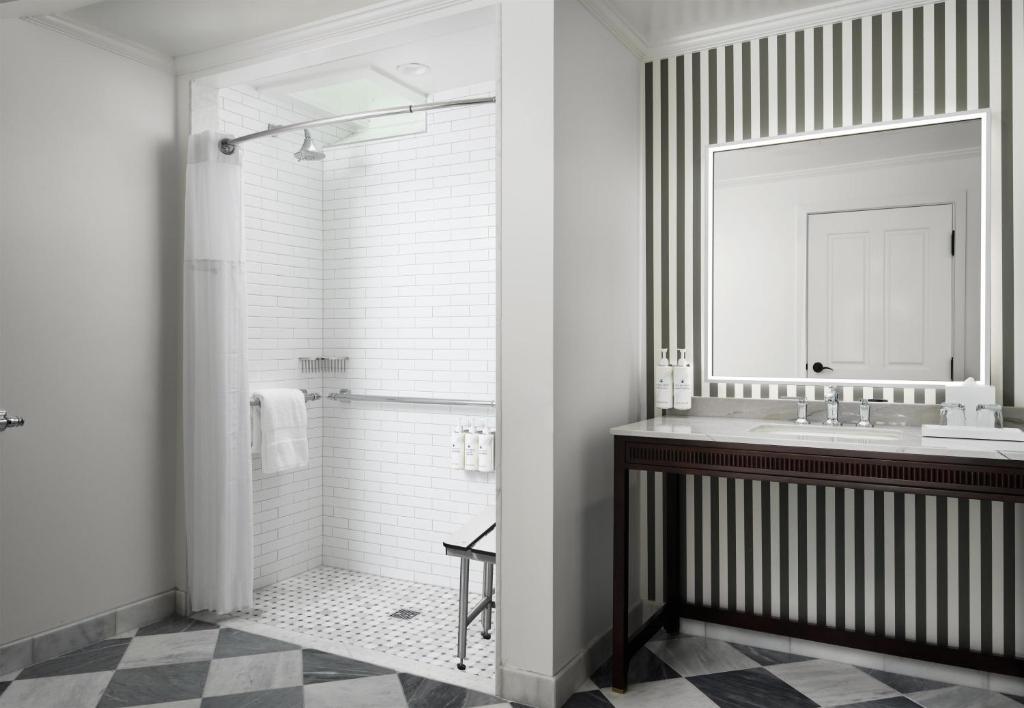 Hotel del Coronado, Curio Collection by Hilton photo