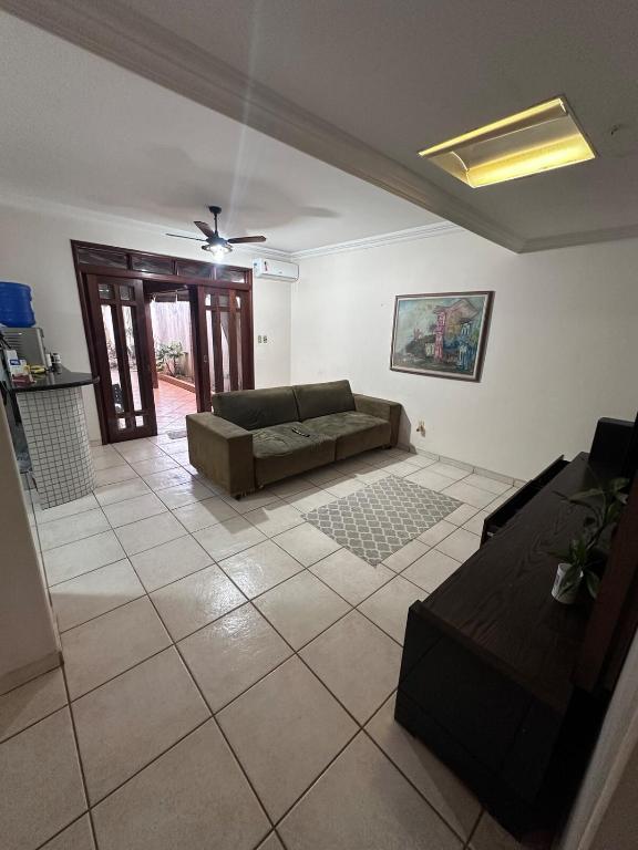 a living room with a couch and a table at Moto GP sobrado in Goiânia
