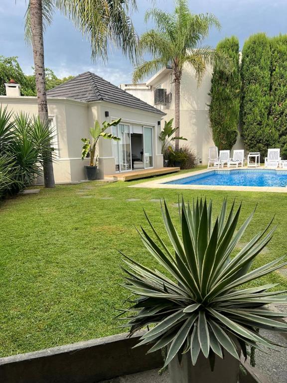 a house with a yard and a swimming pool at Casa Azul in San Pedro