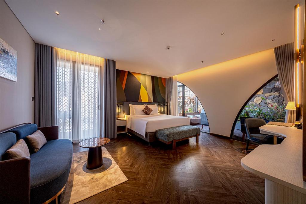 Terrace Suite with Garden & Partial Sea View