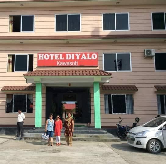 a group of people standing in front of a hotel lobby at Hotel Diyalo in Trisūli Bāzār