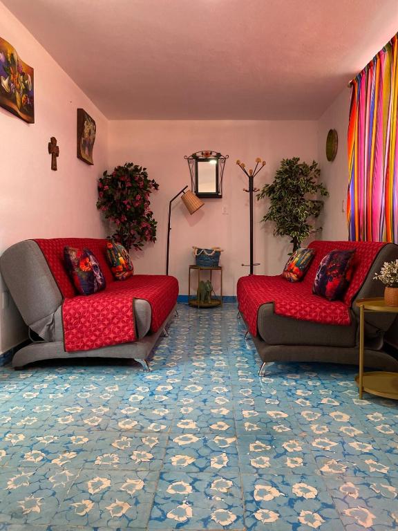 a living room with two couches in a room at Casa Girasoles in Orizaba