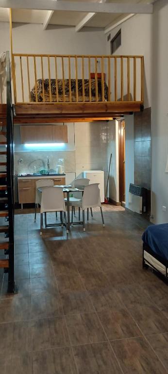 a room with a table and chairs and a bunk bed at Relax apart in Trelew