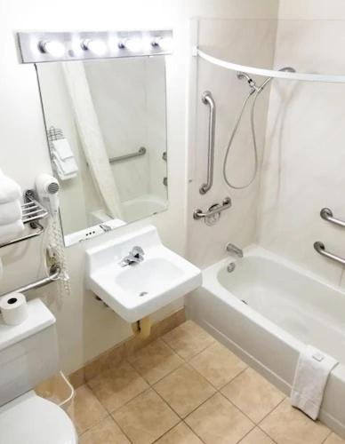 Alex Hotel and Suites Anchorage Airport photo