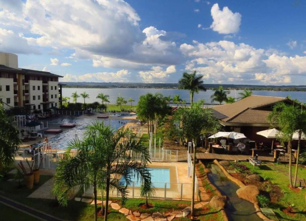 a view of a resort with a body of water at Life Resort - Flat Aconchegante in Brasília