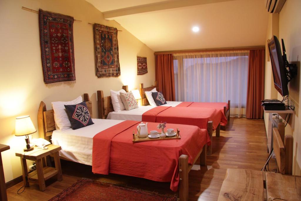 Postel nebo postele na pokoji v ubytování Silk Road Hotel