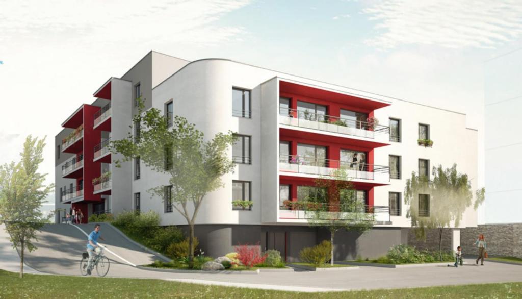 une décoration architecturale d'un bâtiment avec des gens qui s'y promenent dans l'établissement Beau Regard, à Besançon