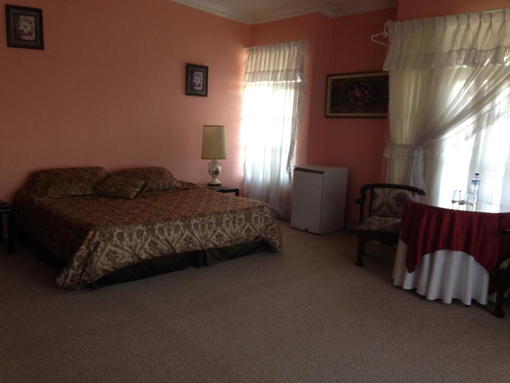 Mansion Samzara Hosteleria - Basic Triple Room