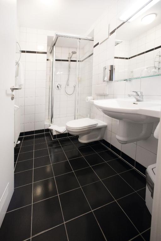 Koupelna v ubytování Hotel Weisses Lamm