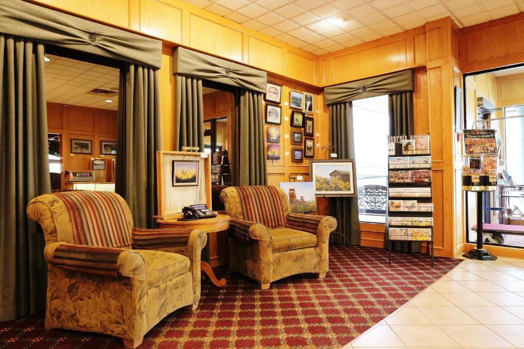 Tamarack Motor Inn