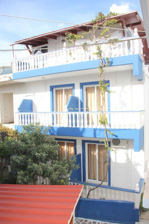 A balcony or terrace at Nikos Studios Meltemi Family Suite Penthouse