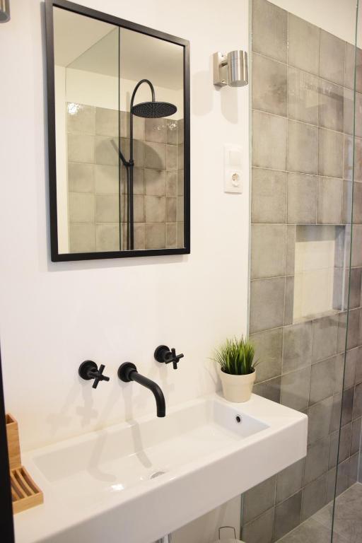 Kúpeľňa v ubytovaní Luxury Apartment by Hi5 - Bajcsy Suite