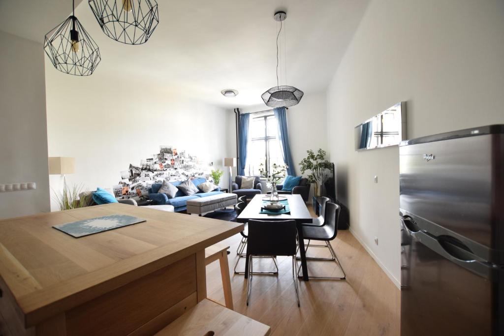 Televízia a/alebo spoločenská miestnosť v ubytovaní Luxury Apartment by Hi5 - Bajcsy Suite