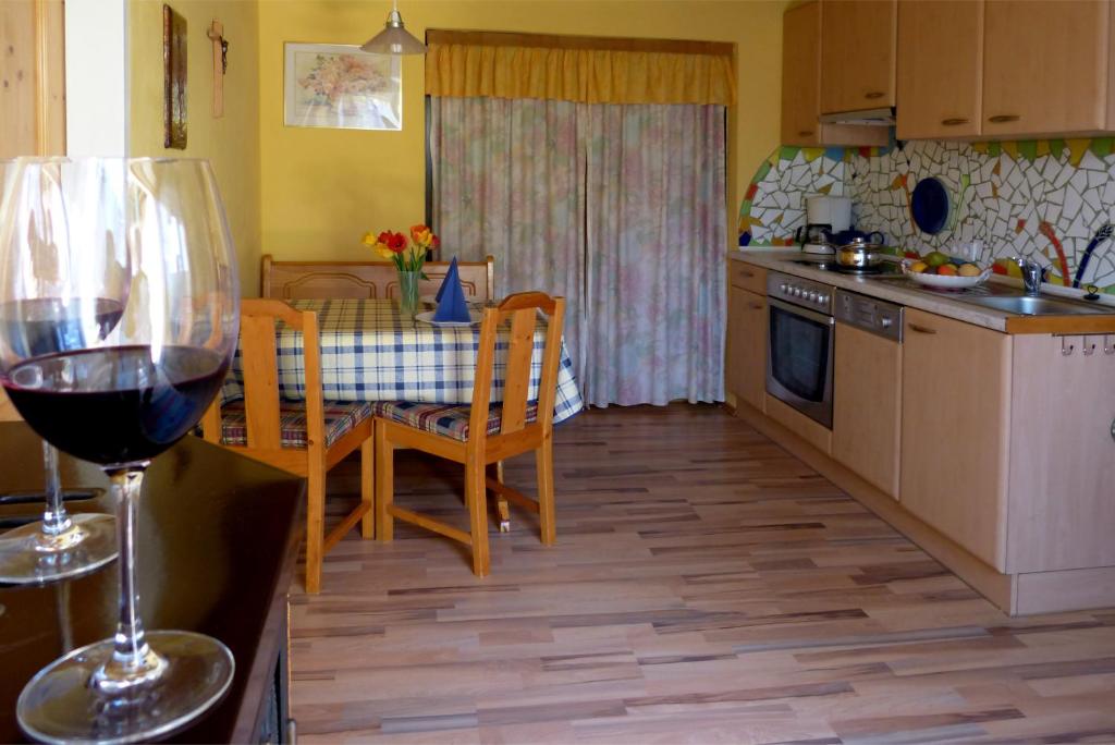 Kuchyň nebo kuchyňský kout v ubytování Weingut Bohrn Himmelbett