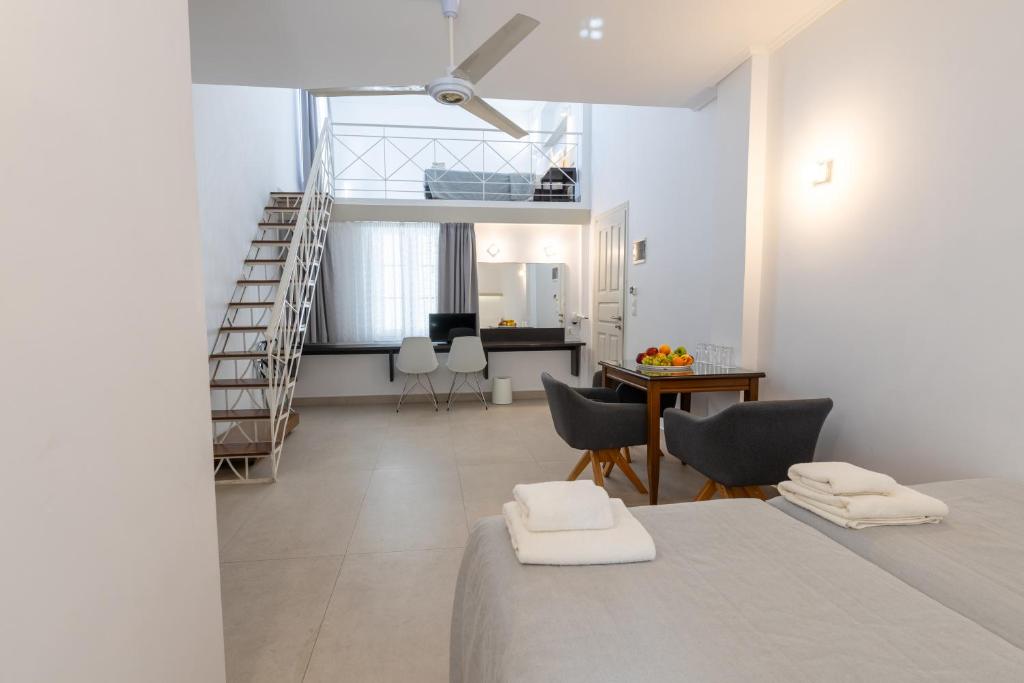 Kamari Beach Hotel - 