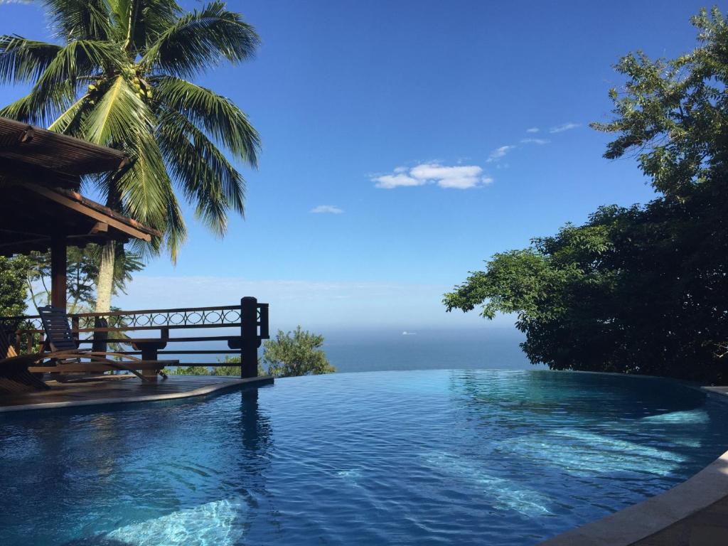 Piscina en o cerca de Casa com linda vista para o mar