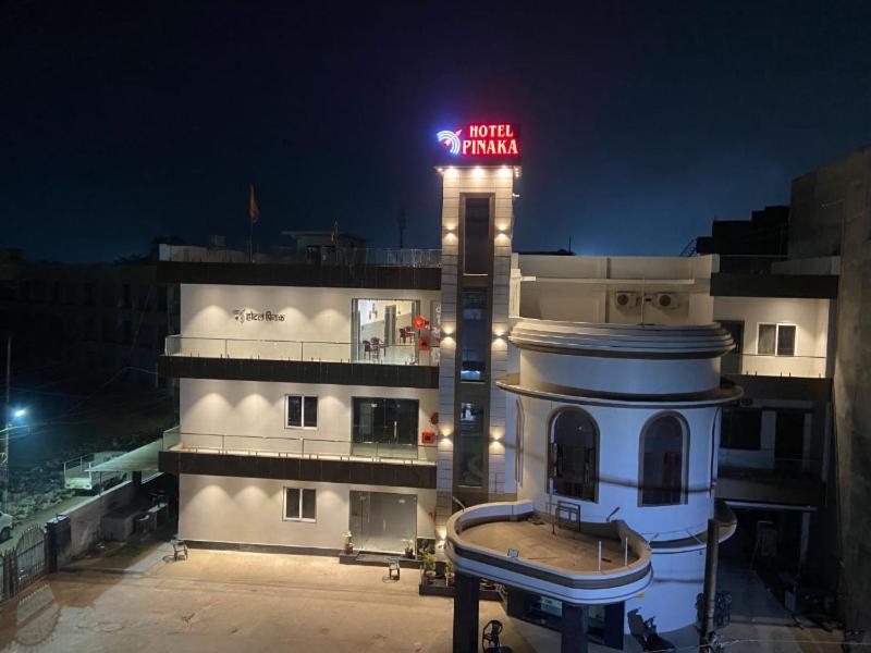 a building with a boat on top of it at night at Hotel Pinaka in Pratāpgarh
