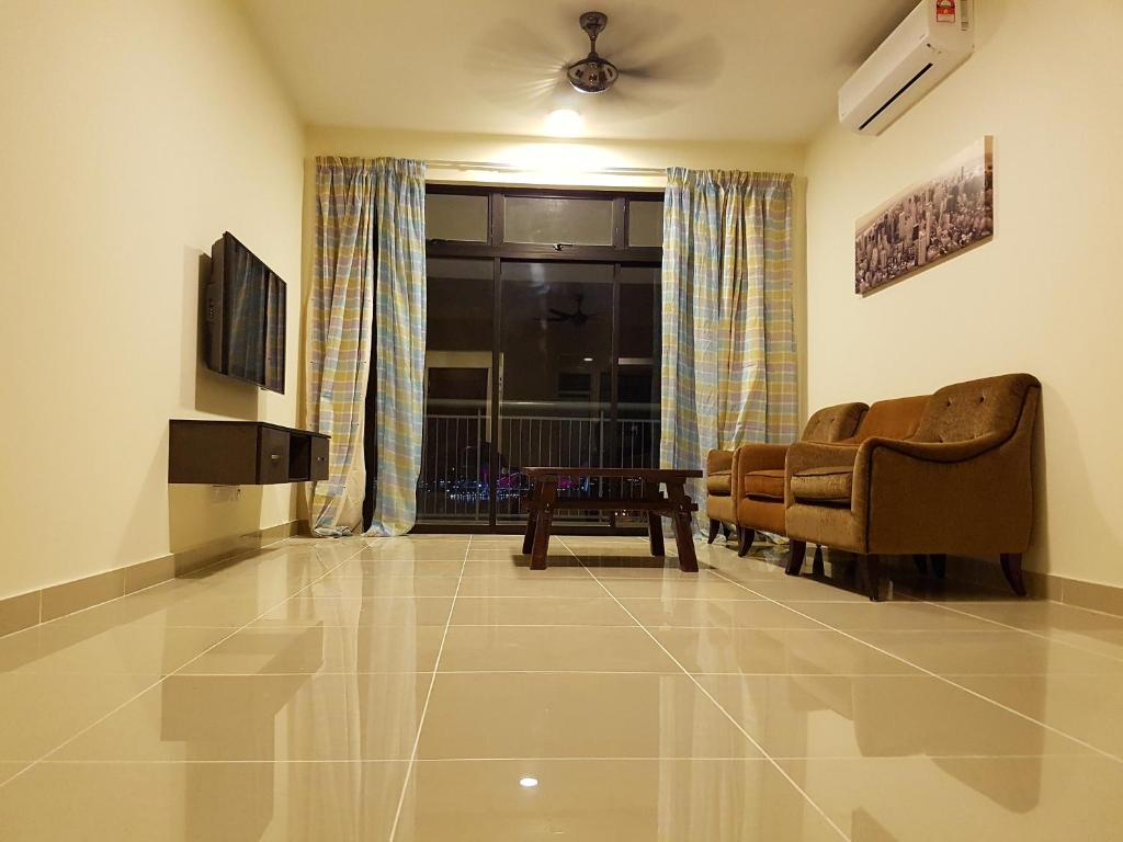 TV a/nebo společenská místnost v ubytování Ayer8 Putrajaya Guesthouse