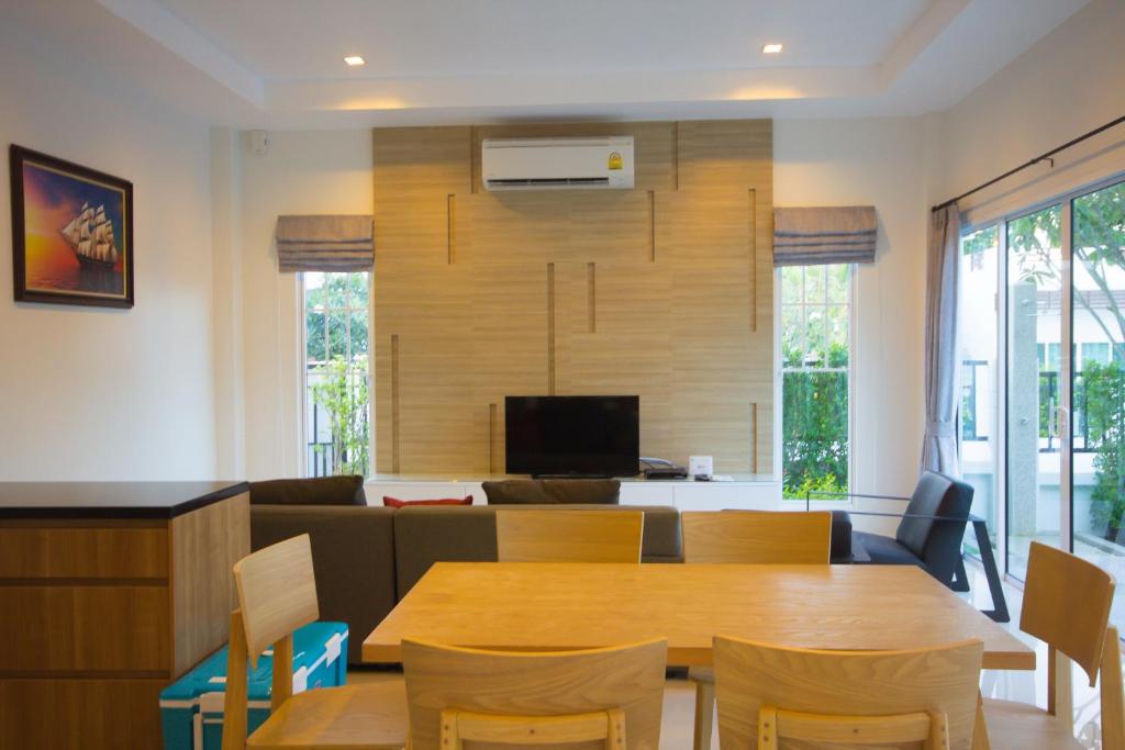 TV a/nebo společenská místnost v ubytování Luxury House in Hua Hin