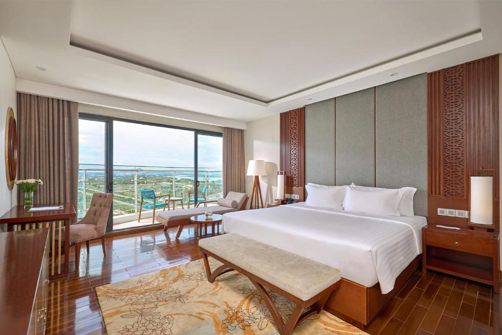 Phòng Deluxe Có Ban Công Nhìn Ra Biển