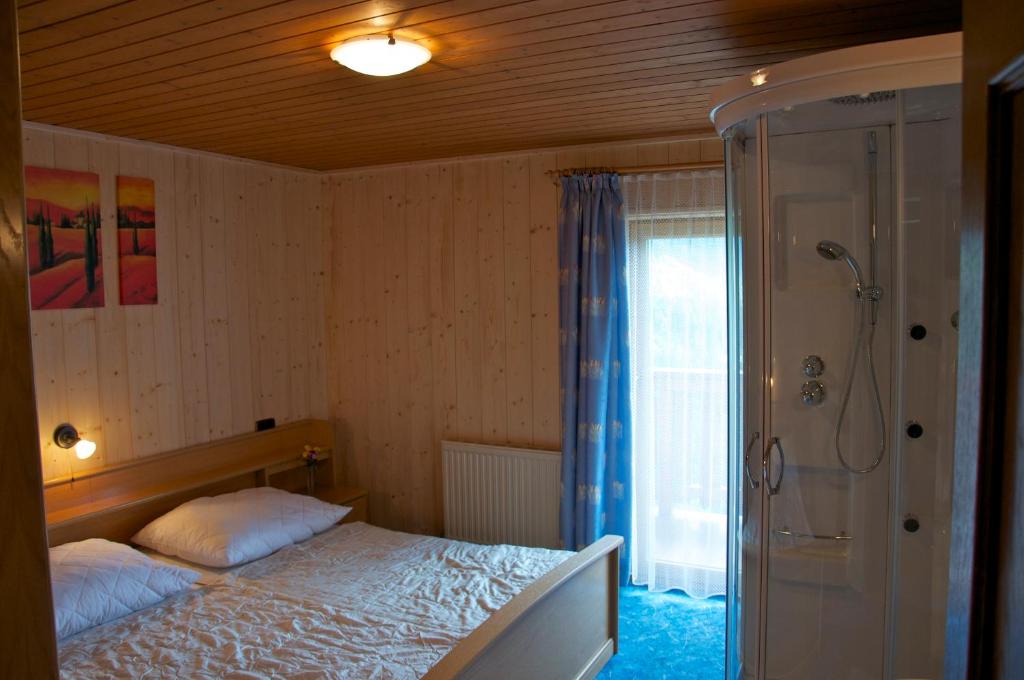 Postel nebo postele na pokoji v ubytování Grasreithof