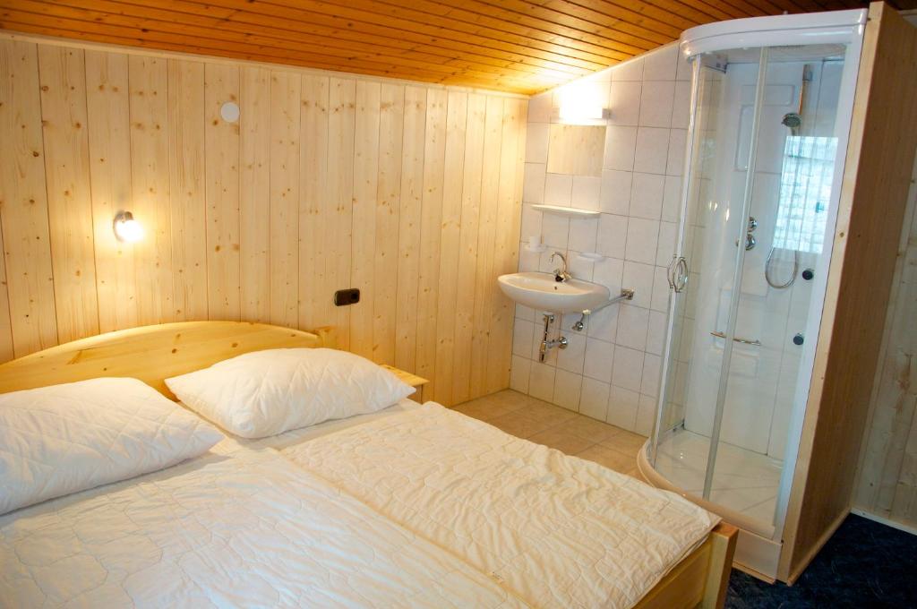 Postel nebo postele na pokoji v ubytování Grasreithof