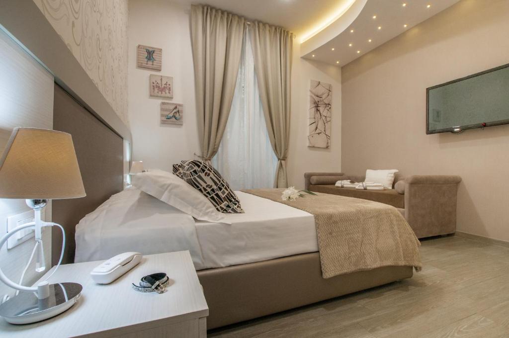 Łóżko lub łóżka w pokoju w obiekcie Elenoire Rooms & Suite