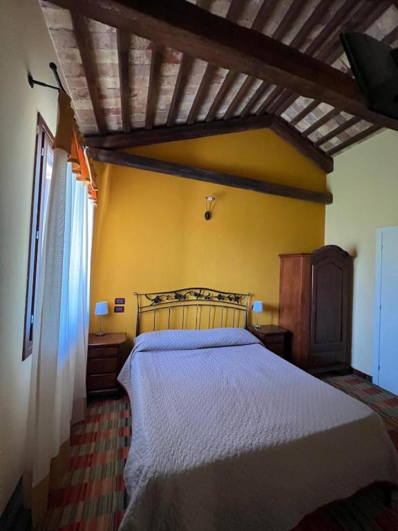 a bedroom with a large bed in a room at La Stazione in Cordovado