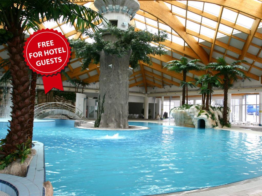 Bazén v ubytování Hotel Hills Sarajevo Congress & Thermal Spa Resort nebo v jeho okolí