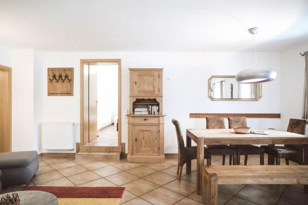 a kitchen and dining room with a table and chairs at Luna Mia Apartment 3 in Schwangau