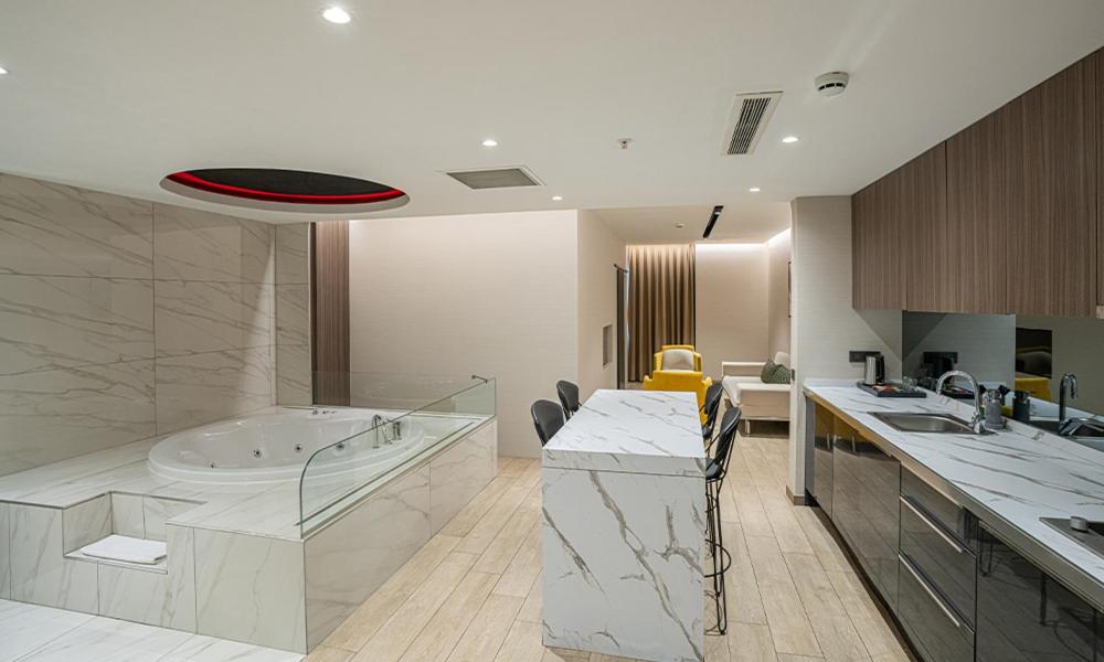 Nish Palace Beşiktaş - Suite Mit Kingsize-Bett Und Whirlpool