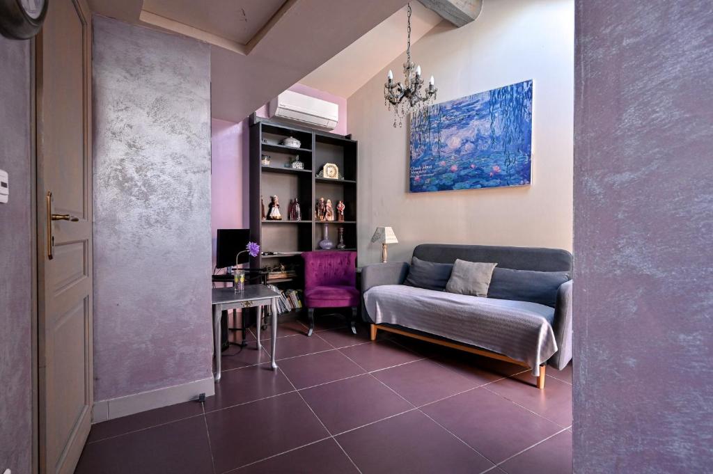 a living room with a couch and a table at Les Oliviers in Cassis