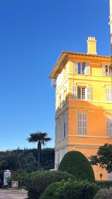 3 pièces entièrement climatisé et rénové au bord de mer idéal vacances