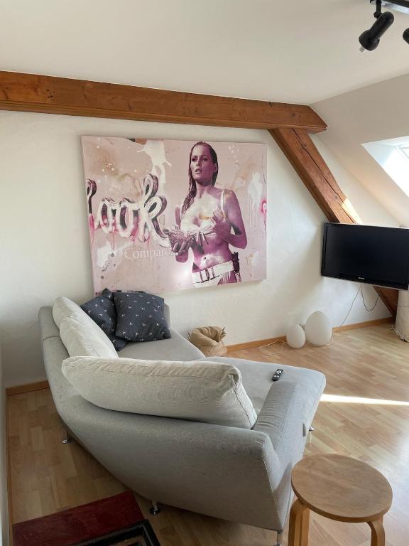 1-bed room Apartment in lively Kreis 4, fireplace