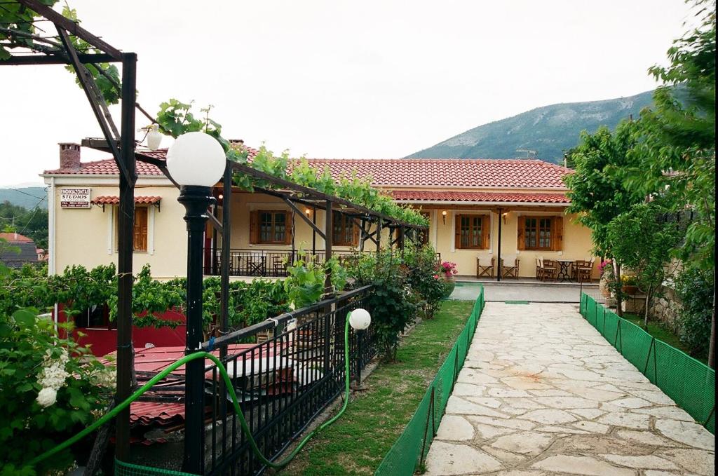 Zahrada ubytování Epavli Antonis