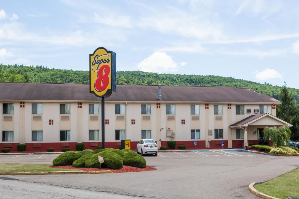 Nespecifikovaný výhled na hory nebo výhled na hory při pohledu z hotelu
