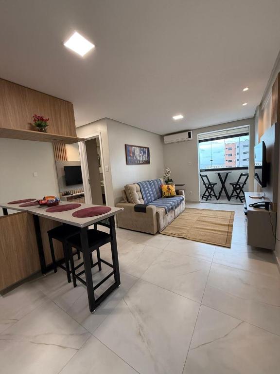 a living room with a couch and a table at Apartamento Exclusivo com Vista Mar no Number One Flat in São Luís