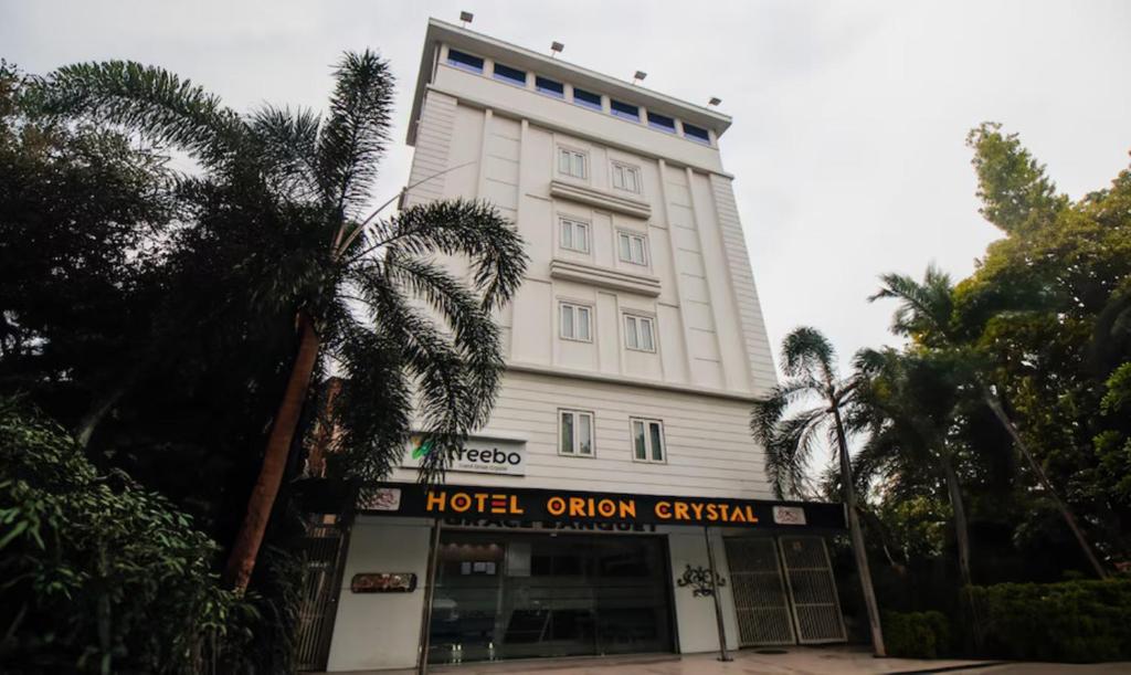 a hotel called the hotel clinton cayenne at Hotel Orion Crystal in Kolkata