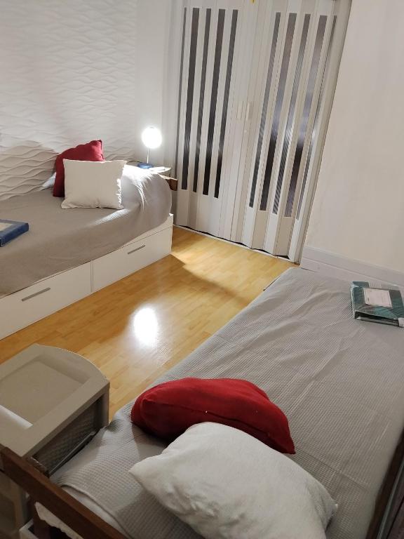a bedroom with two beds and a window at Hostel Familiar Estudiantil in Montevideo